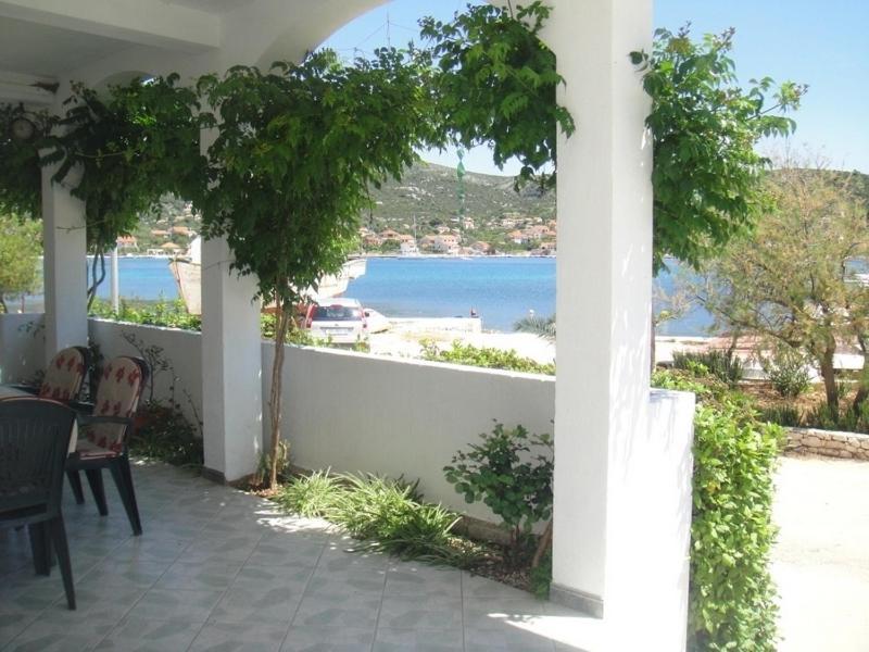 Apartments Ivan Orlic Vinišće Camera foto