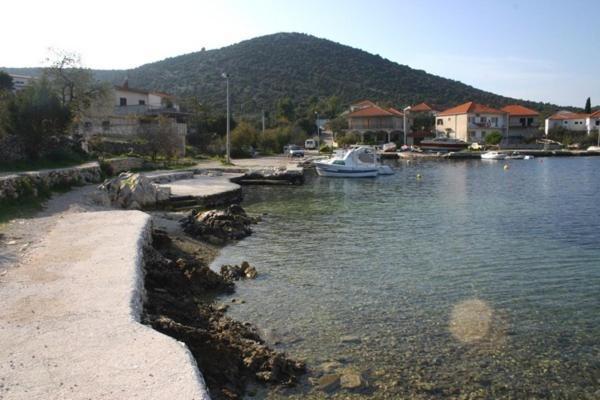 Apartments Ivan Orlic Vinišće Esterno foto