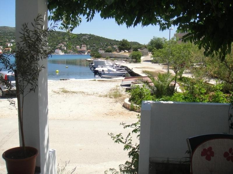 Apartments Ivan Orlic Vinišće Esterno foto